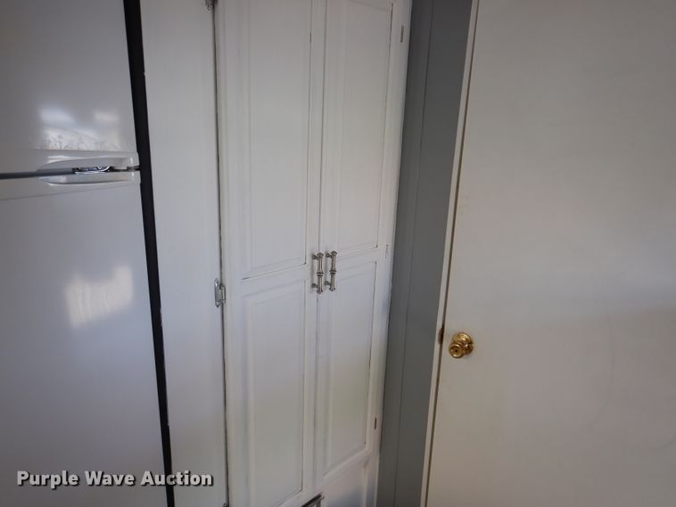 image for item IQ9604 2001 Timberland  camper