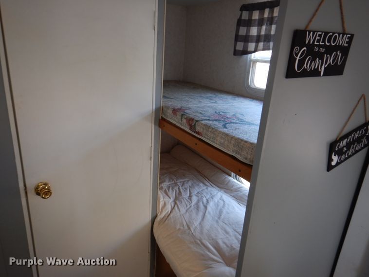 image for item IQ9604 2001 Timberland  camper