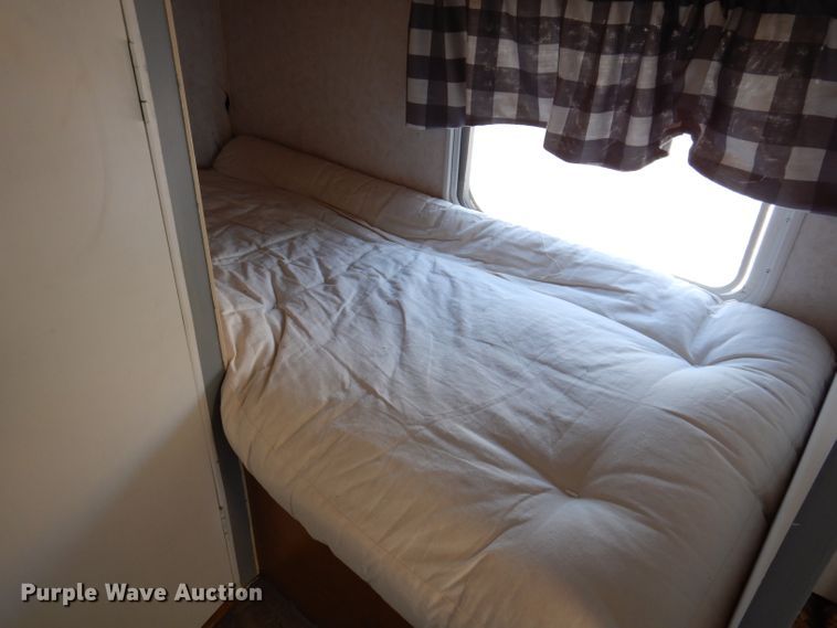 image for item IQ9604 2001 Timberland  camper