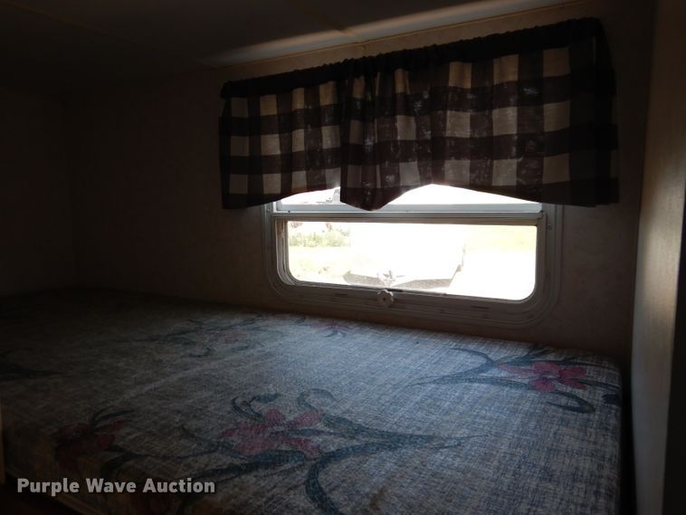 image for item IQ9604 2001 Timberland  camper