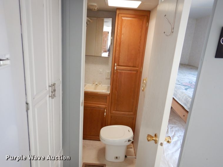 image for item IQ9604 2001 Timberland  camper