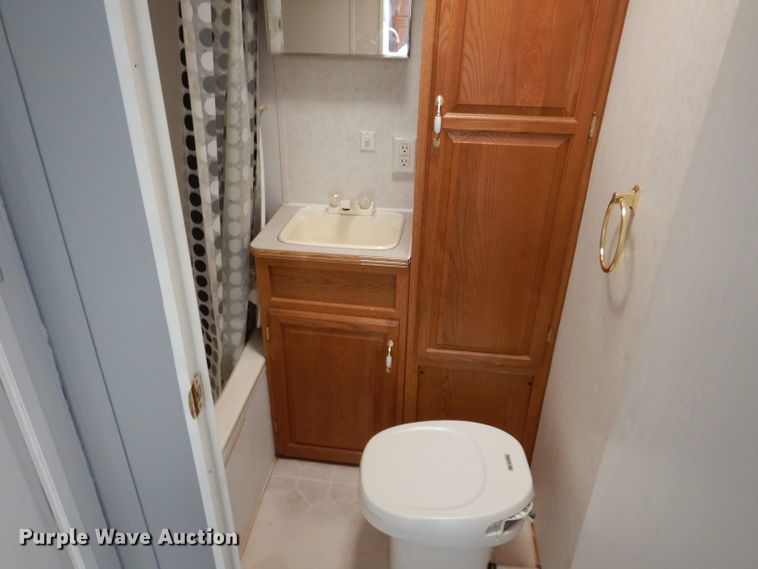 image for item IQ9604 2001 Timberland  camper