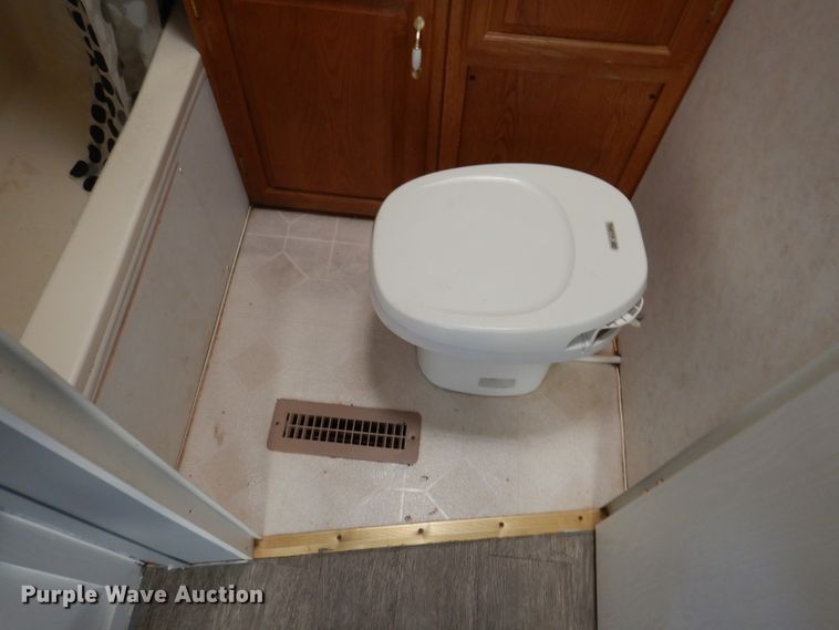 image for item IQ9604 2001 Timberland  camper