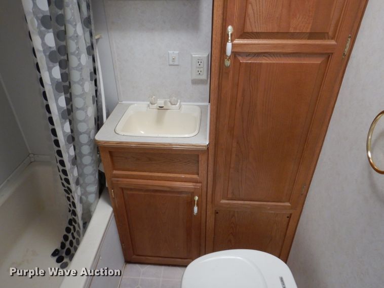 image for item IQ9604 2001 Timberland  camper