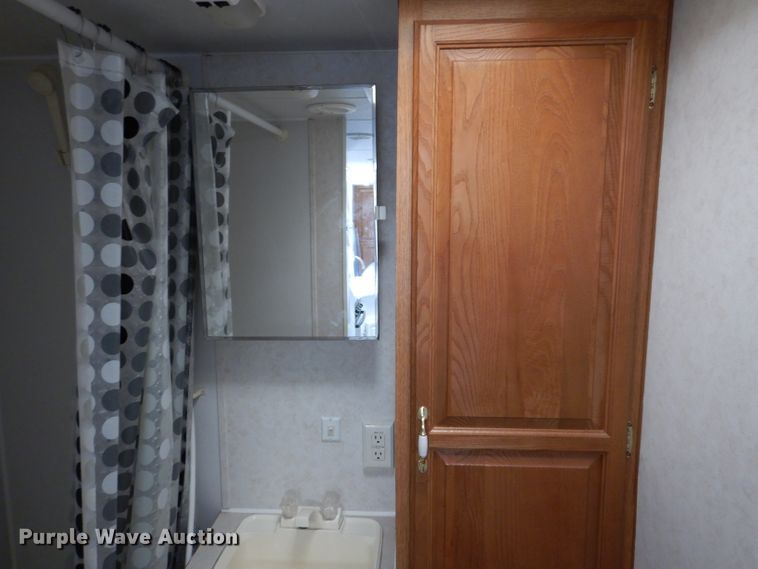 image for item IQ9604 2001 Timberland  camper