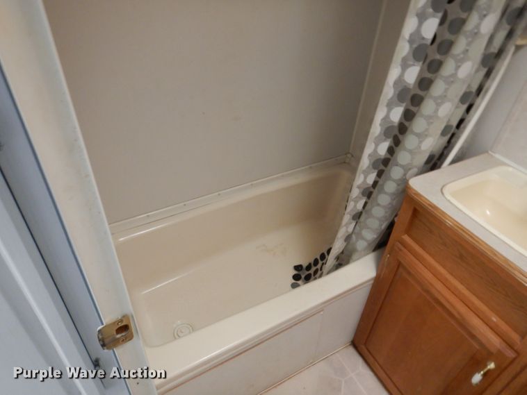 image for item IQ9604 2001 Timberland  camper