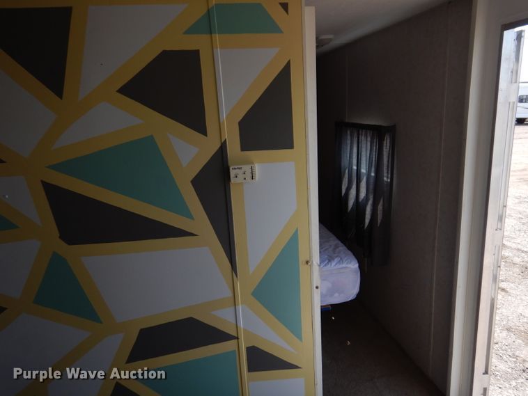 image for item IQ9604 2001 Timberland  camper