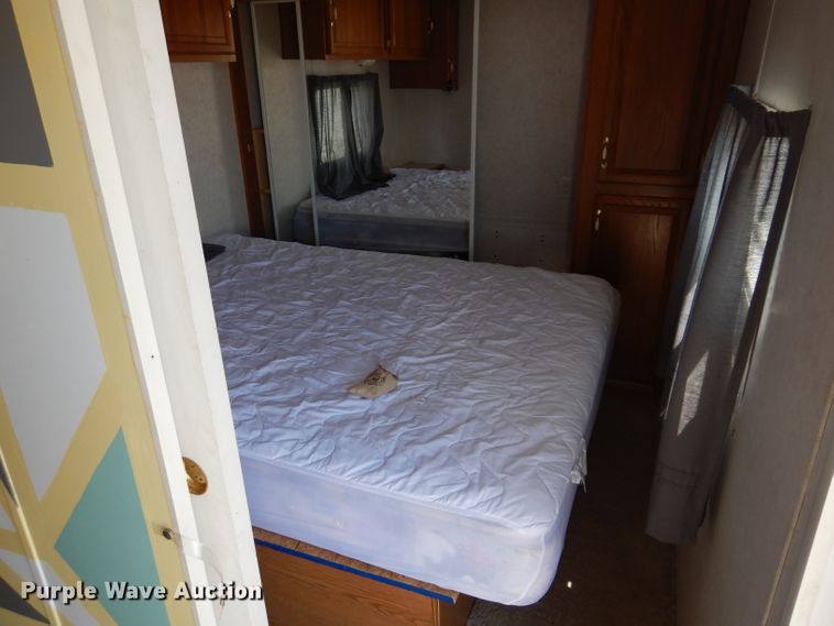 image for item IQ9604 2001 Timberland  camper