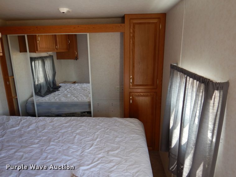 image for item IQ9604 2001 Timberland  camper