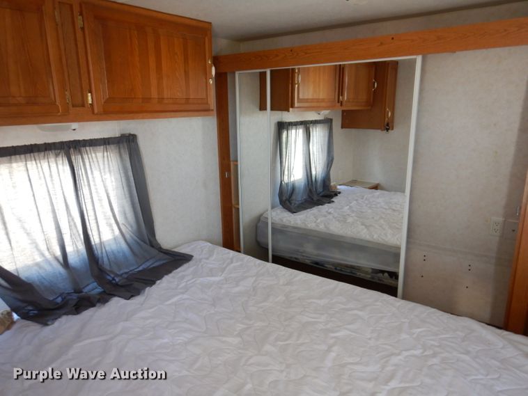 image for item IQ9604 2001 Timberland  camper