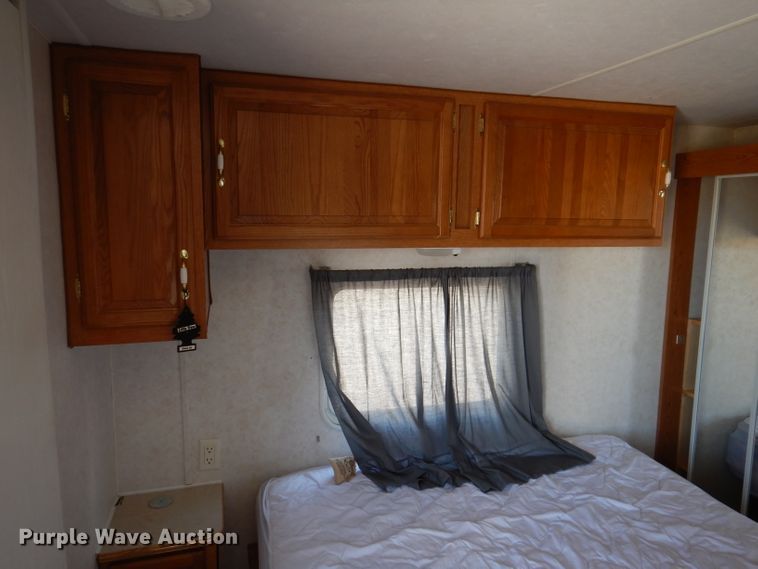 image for item IQ9604 2001 Timberland  camper