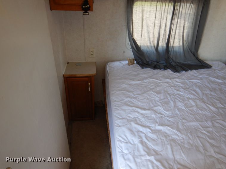 image for item IQ9604 2001 Timberland  camper