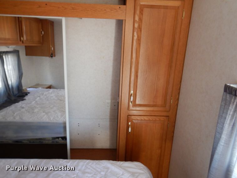 image for item IQ9604 2001 Timberland  camper