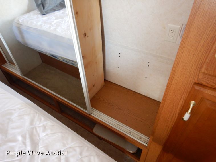 image for item IQ9604 2001 Timberland  camper