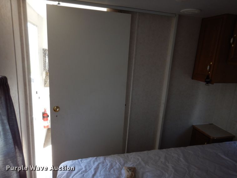 image for item IQ9604 2001 Timberland  camper