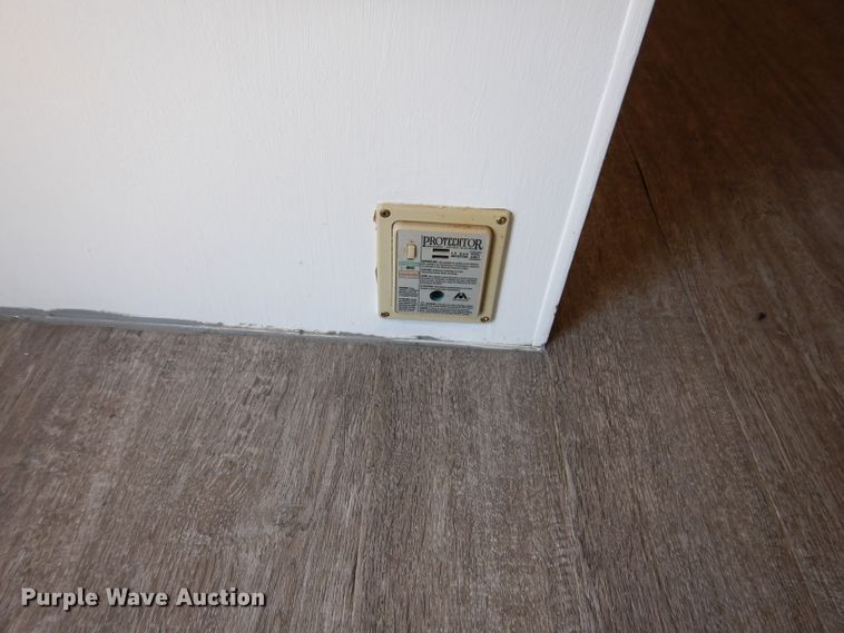 image for item IQ9604 2001 Timberland  camper