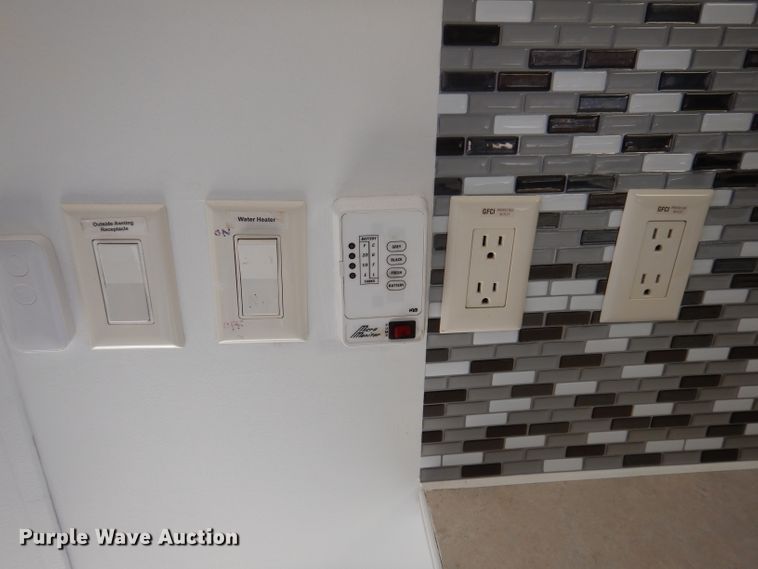 image for item IQ9604 2001 Timberland  camper