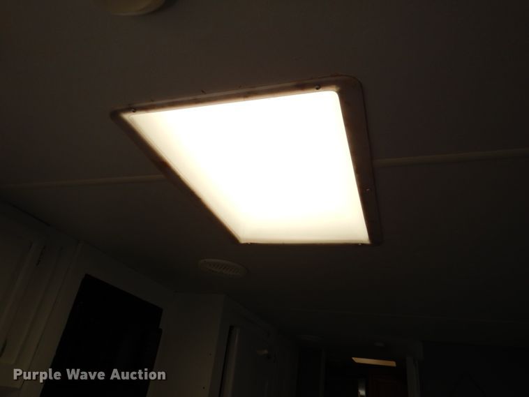 image for item IQ9604 2001 Timberland  camper