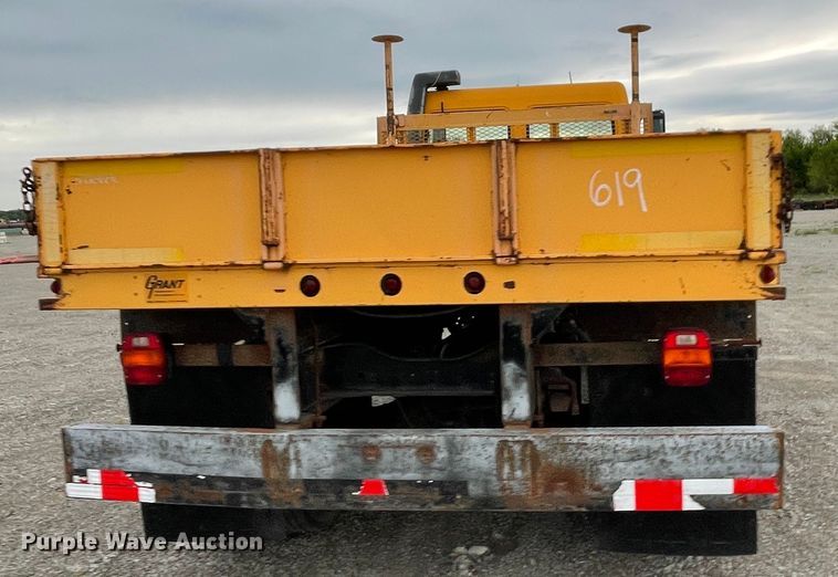 image for item IR9502 1992 Ford CF7000  flatbed truck