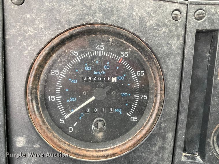 image for item IR9502 1992 Ford CF7000  flatbed truck