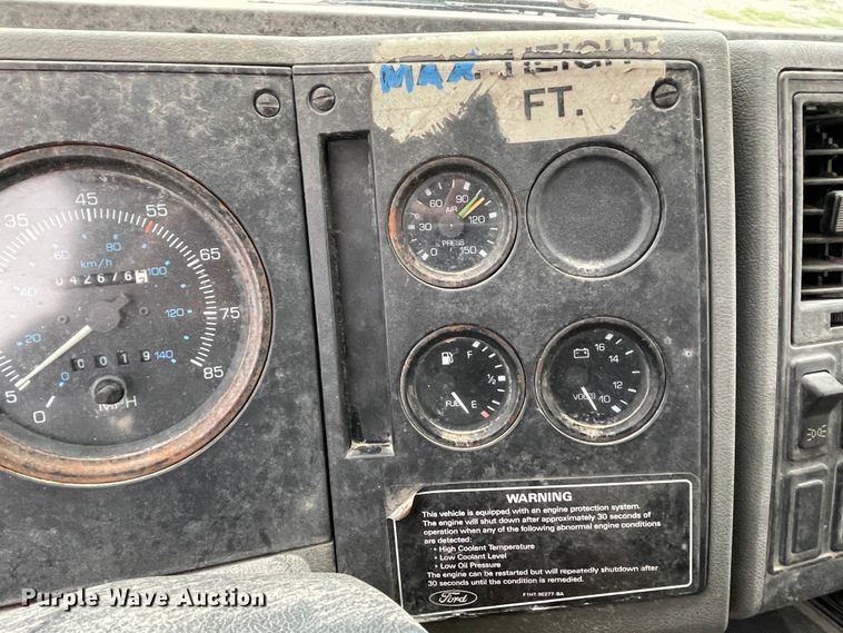 image for item IR9502 1992 Ford CF7000  flatbed truck