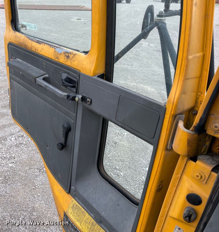 image for item IR9502 1992 Ford CF7000  flatbed truck