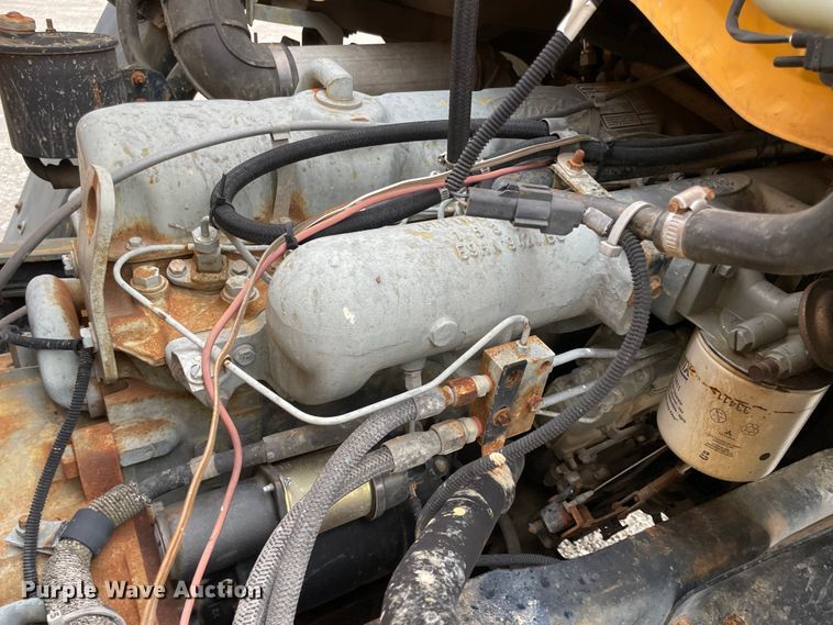 image for item IR9502 1992 Ford CF7000  flatbed truck