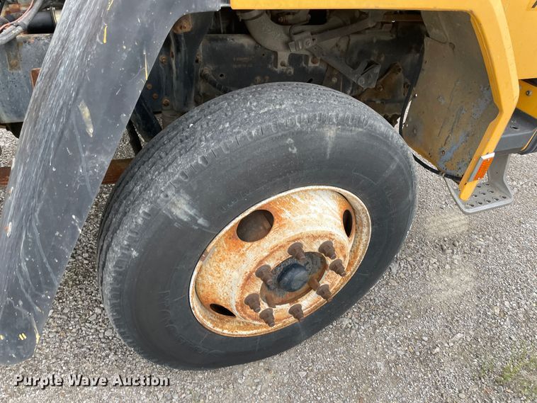 image for item IR9502 1992 Ford CF7000  flatbed truck