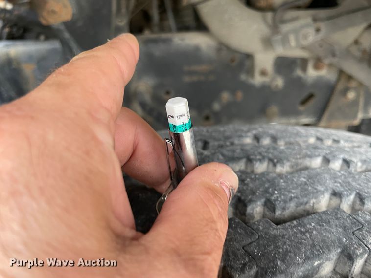 image for item IR9502 1992 Ford CF7000  flatbed truck