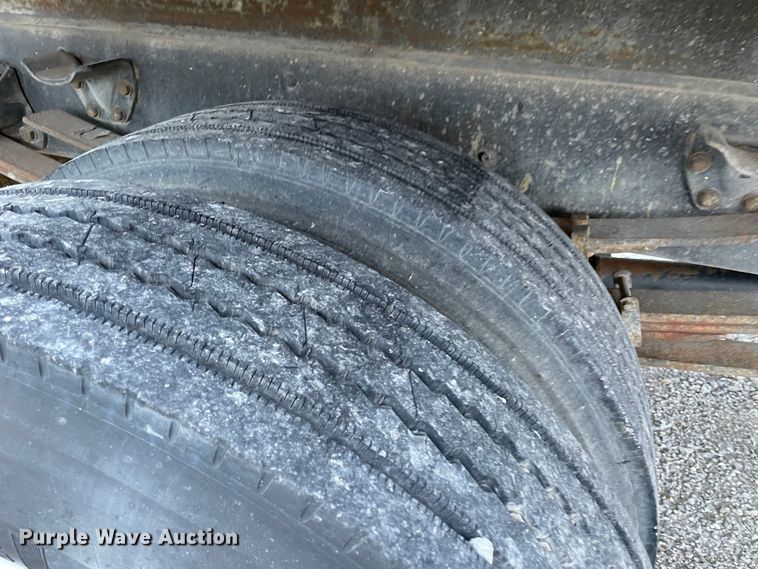 image for item IR9502 1992 Ford CF7000  flatbed truck