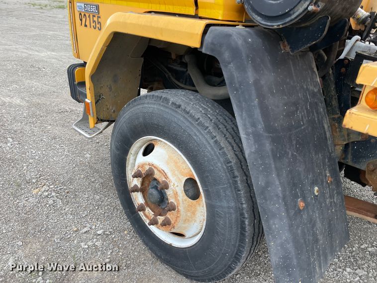 image for item IR9502 1992 Ford CF7000  flatbed truck