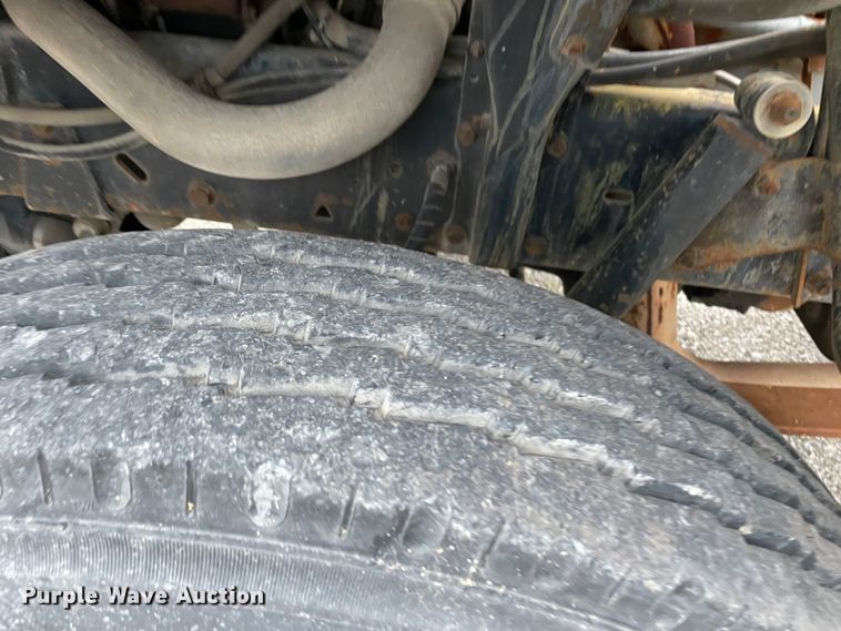 image for item IR9502 1992 Ford CF7000  flatbed truck