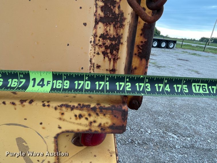 image for item IR9502 1992 Ford CF7000  flatbed truck