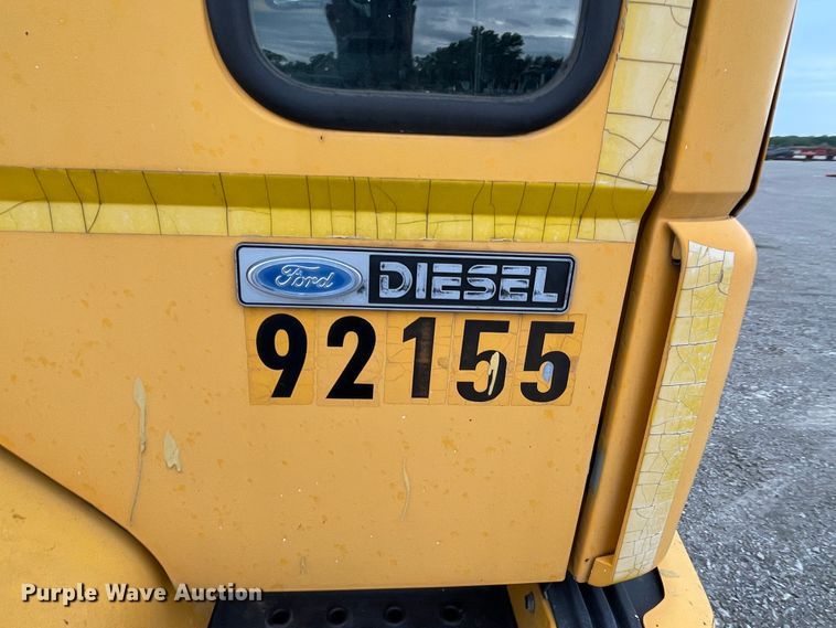 image for item IR9502 1992 Ford CF7000  flatbed truck