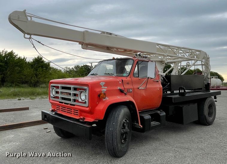 image for item IR9508 1982 GMC C6000  pulling unit