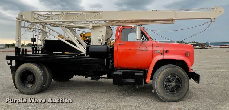 image for item IR9508 1982 GMC C6000  pulling unit