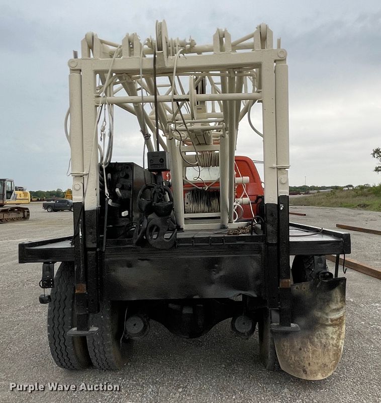 image for item IR9508 1982 GMC C6000  pulling unit