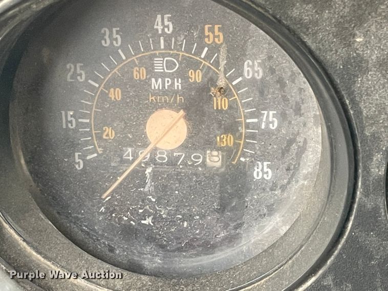 image for item IR9508 1982 GMC C6000  pulling unit