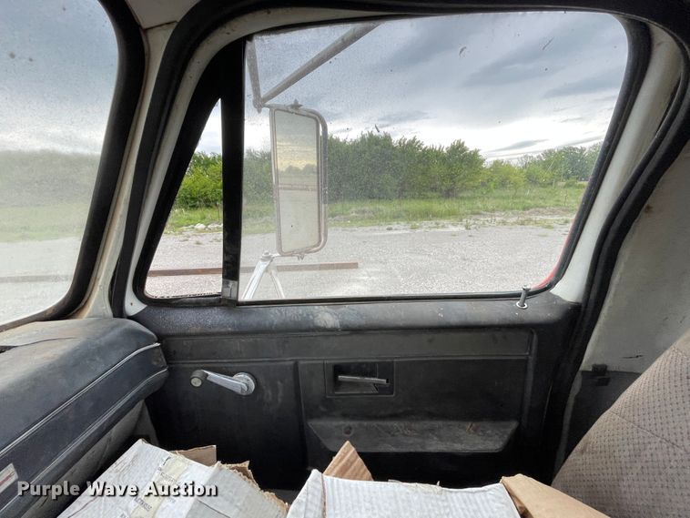 image for item IR9508 1982 GMC C6000  pulling unit