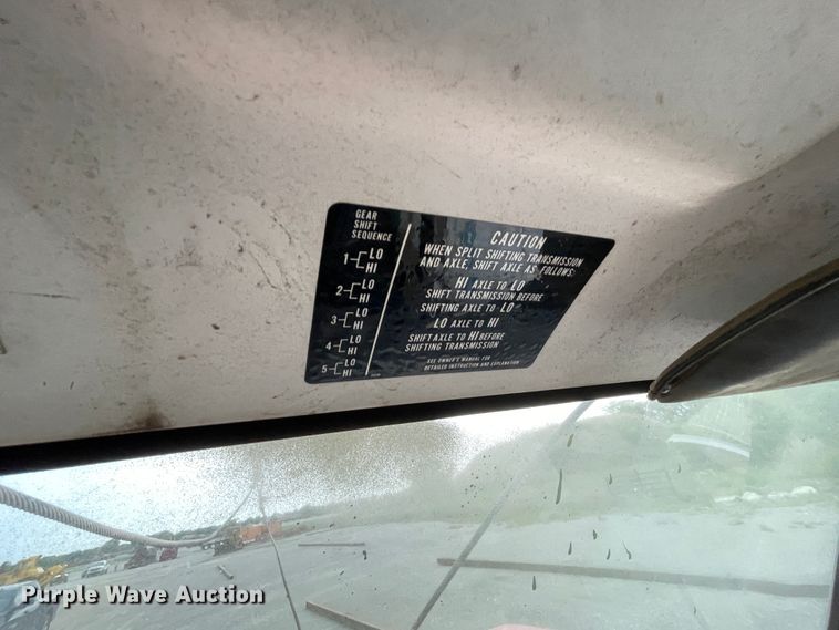 image for item IR9508 1982 GMC C6000  pulling unit