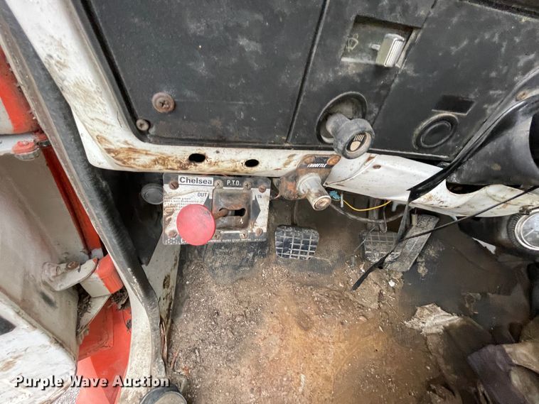 image for item IR9508 1982 GMC C6000  pulling unit