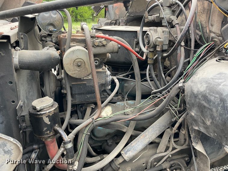 image for item IR9508 1982 GMC C6000  pulling unit
