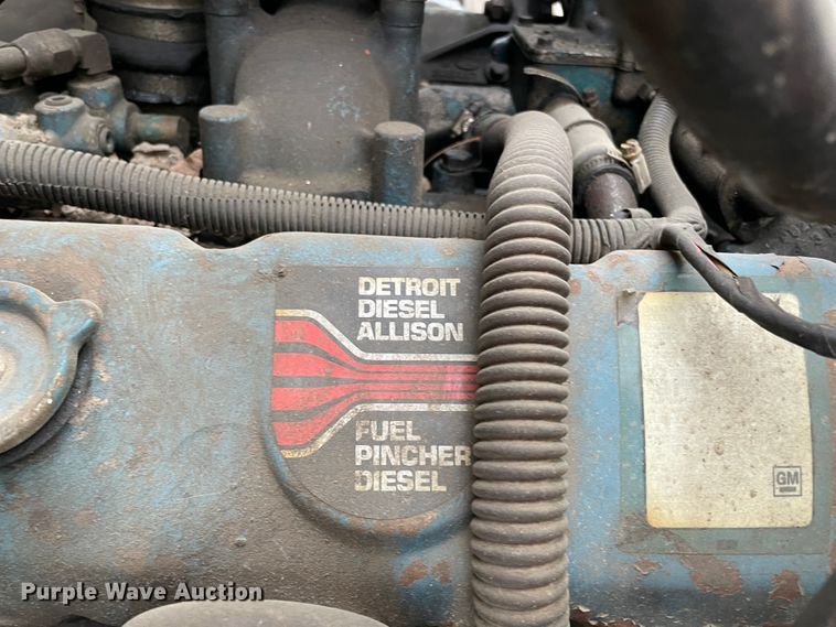 image for item IR9508 1982 GMC C6000  pulling unit