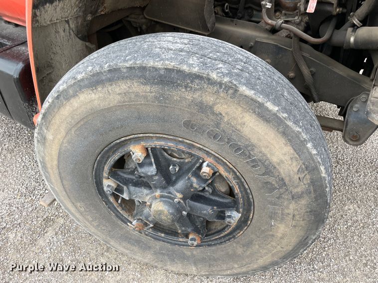 image for item IR9508 1982 GMC C6000  pulling unit