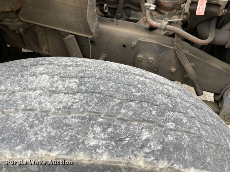 image for item IR9508 1982 GMC C6000  pulling unit