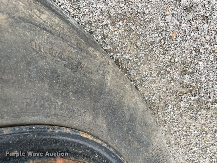 image for item IR9508 1982 GMC C6000  pulling unit