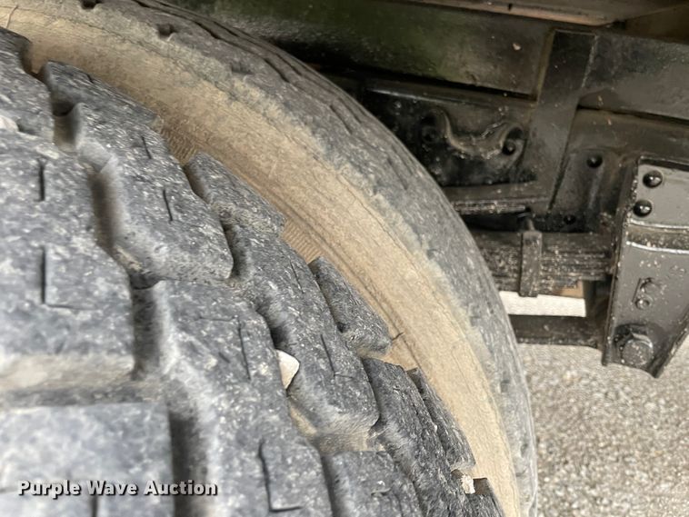 image for item IR9508 1982 GMC C6000  pulling unit