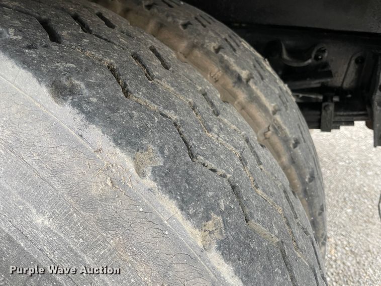 image for item IR9508 1982 GMC C6000  pulling unit