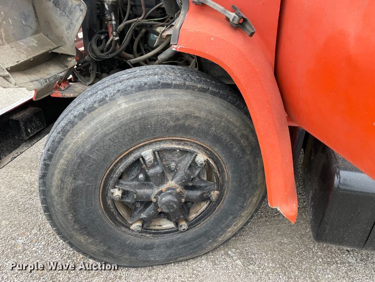 image for item IR9508 1982 GMC C6000  pulling unit