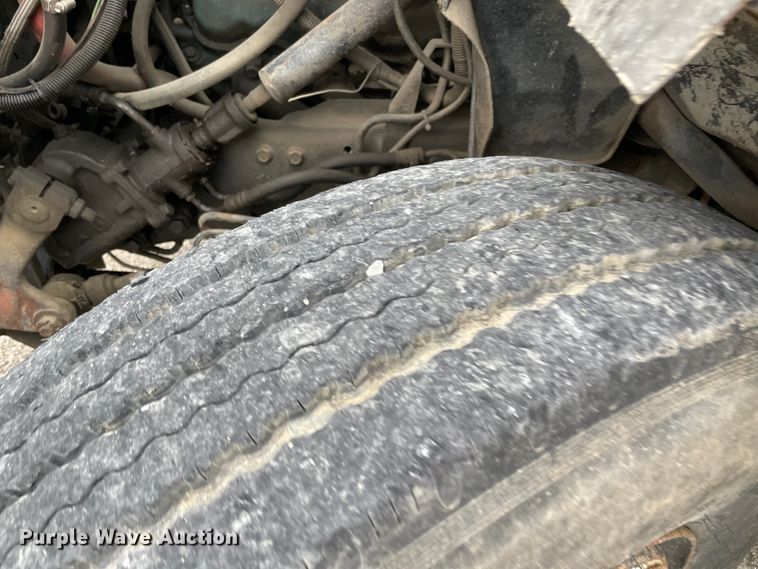 image for item IR9508 1982 GMC C6000  pulling unit